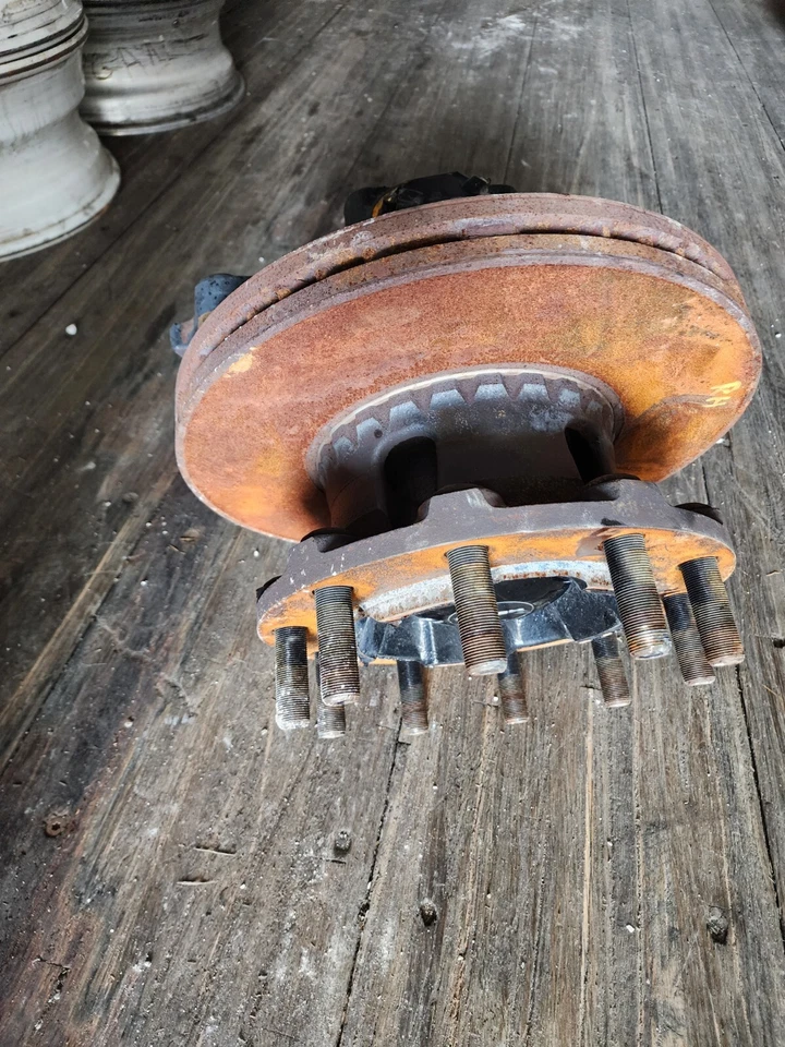 2019 Mack Anthem Front RH Hub Assembly - Image 1 of 4