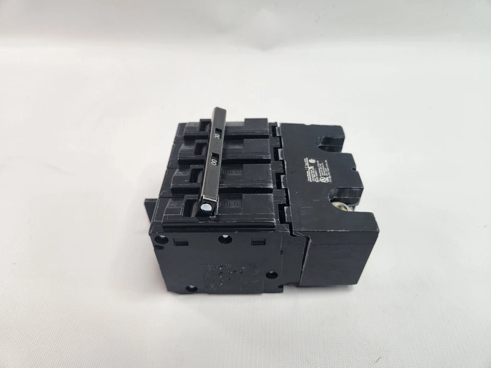 Q2200BH  Siemens  4 Pole 200A 120/240-Volt 22K type QPPH Circuit Breaker New - Imagem 1 de 1