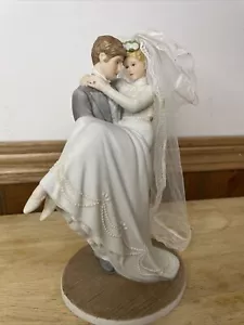 Bride & Groom Over The Threshold Enesco Treasured Memories Wedding Figurine 1990 - Picture 1 of 7