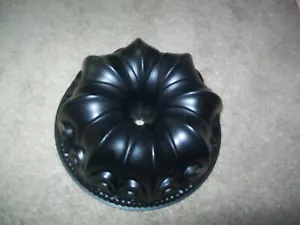 Molde para hornear acanalado de aluminio fundido NORDIC WARE Fleur De Lis Bundt - Imagen 1 de 2