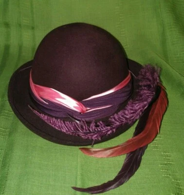 Sombrero de fieltro Doeskin vintage diseñado por Doris 100 % lana, púrpura Foto 1 de 4