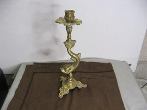 Ancien bougeoir en laiton ou bronze représentant un dauphin sur pied - Picture 1 of 13