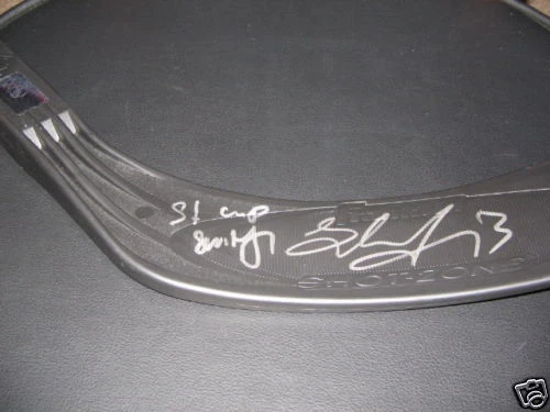 SLAVA KOZLOV DETROIT REDWINGS STANLEY CUP CHAMPS CON CERTIFICADO DE AUTENTICIDAD FIRMADO PALO DE HOCKEY EXTREMO Foto 1 de 1