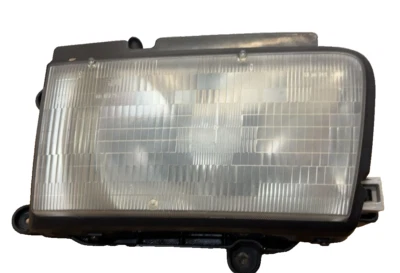 1998 1999 ISUZU RODEO Left Headlamp Assembly Lh OEM: 8972059010 - SEE PICTURES - Image 1 of 4