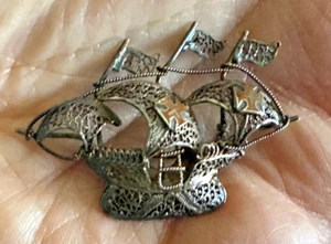 Vintage Silver Filigree 3 Mast Ship Galleon Enamel Red Templar Crosses 1.5" 3.5g - Picture 1 of 4