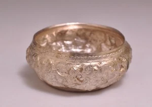 Antike burmesische thailändische Silber 800-900 Tänzer Repousse Schüssel - 4" breitester Abschnitt - Bild 1 von 9