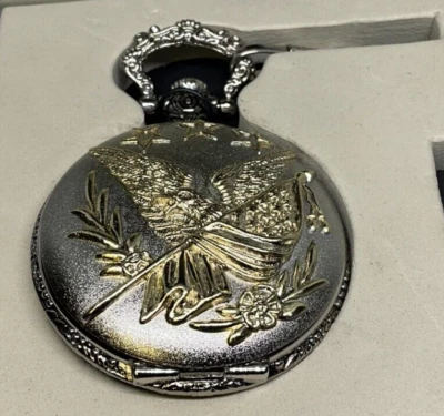 Новый старый запас Folio карманные часы, оригинальный чехол, новый аккумулятор, патриотический тематический - Изображение 1 из 4