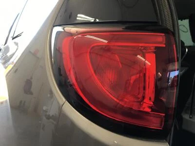 Conjunto de luz trasera izquierda usado se adapta a: lámparas incandescentes Chrysler Pacifica 2017 qu Foto 1 de 4