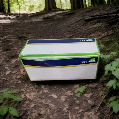 Interruptor de palanca de un solo polo LEVITON 20 A 120/277V BLANCO - 1221-2W - CAJA DE 7 Foto 1 de 4