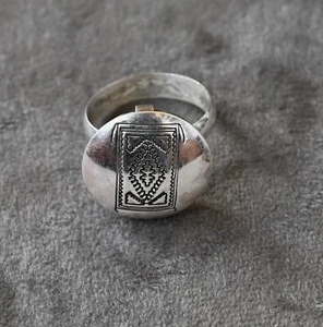 Anillo con cubierta de botón Navajo único de Davin Benally de plata de ley 5,6 gramos - Imagen 1 de 11