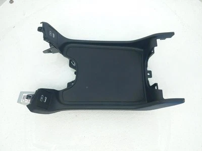 Консольный лоток 2023-2025 Honda Hr-V с портами зарядки 83412-3W0-A01za - Изображение 1 из 4