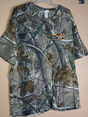Men's Camo Lucky Star Casino The Hunt Is On T-Shirt Sz XL - Image 1 of 4