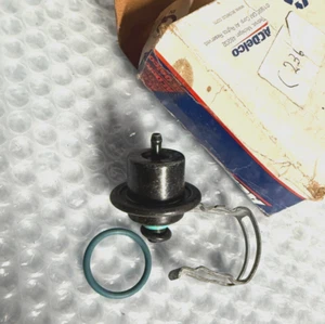 GM 17113700 Fuel Pressure Regulator Fuel Injection Pressure Regulator ACDELCO - Bild 1 von 5