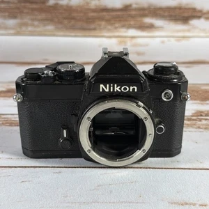 Cuerpo de cámara fotográfica Nikon FE SLR color negro - Imagen 1 de 6
