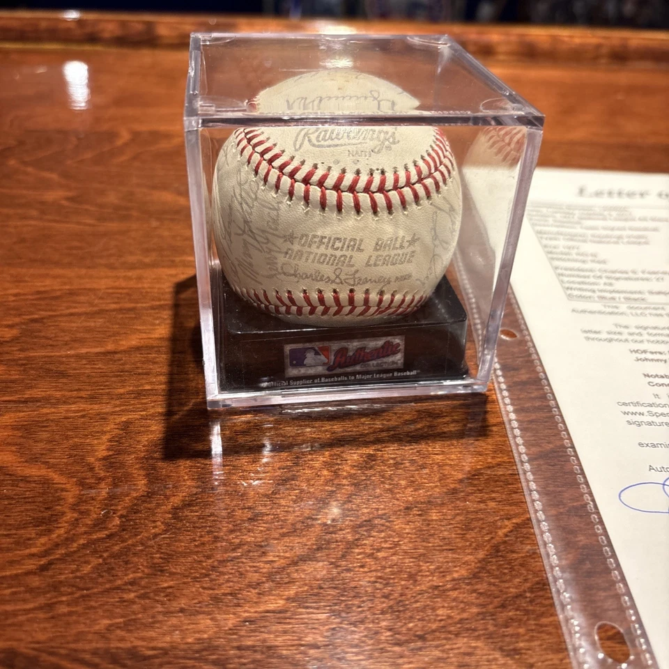 Béisbol All Stars 1977 de la Liga Nacional con 27 firmas autenticado por la JSA Foto 1 de 4