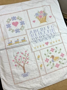 Vintage Baby Steppdecke Decke Kreuzstich Alphabet Blumen Herzen 38 x 36 - Bild 1 von 5