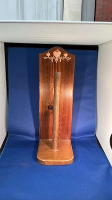 Toallero de papel de madera corazones pintados a mano casa de campo casa de campo Foto 1 de 3