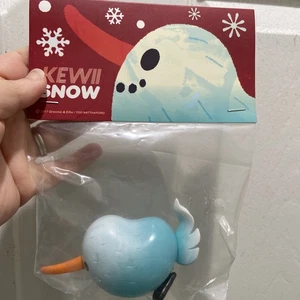 Unbox Industries Kiwi Schnee Spielzeug von Too Natthanpong GID - Bild 1 von 5