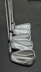 Juego de hierros Titleist 620 CB 5 piezas 6-Pw AMT TOUR BLANCO S200 - Imagen 1 de 6