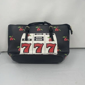 CASINO LUCKY 7’s & Cherries KUNSTLEDER REISSVERSCHLUSS SCHWARZ TASCHE HANDTASCHE GELDBEUTEL - Bild 1 von 4