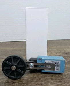 Honeywell Micro Switch GLLA01A2Y Limit N.O./N.C. SPDT Side Rotary Roller NEW - Picture 1 of 5