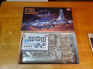 Academy Boeing B-29A Super Fortress 1/72 Modelo 2111 Nuevo Caja Abierta 1992 Corea - Imagen 1 de 13