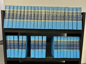 Encyclopedia Americana International Edition 1976 (missing vol 26) + 8 annuals - Picture 1 of 16