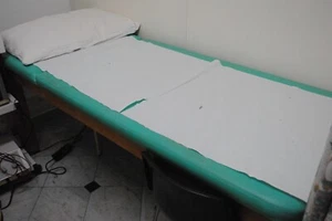 lettino per massaggi FKT terapeutico regolabile seminuovo vari colori - Foto 1 di 2