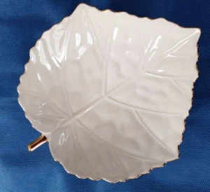 Lenox Espenblatt, Bonbonnussschale, cremefarben mit Goldrand, Japan - Bild 1 von 3