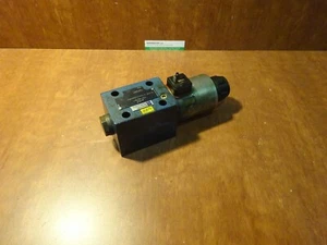 Valvola idraulica Rexroth 5-4WE 10 PA33/CG24N9K4 - Foto 1 di 3