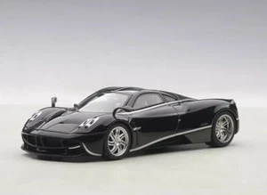 1/43 Pagani Huayra schwarz mit silbernen Streifen Druckguss Auto Modell von AUTOart 58209 - Bild 1 von 5
