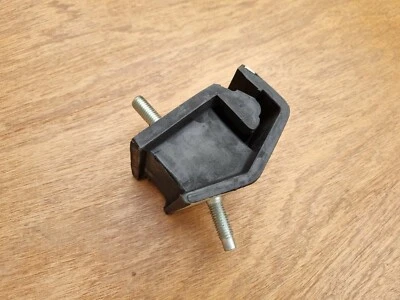 RENAULT CLIO 172 182 NEW GEAR BOX NEAR SIDE LOWER ENGINE MOUNT SUPPORT RUBBER - Image 1 of 2