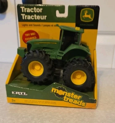 Nuevo en paquete John Deere Monster Treads luces y sonidos tractor más baterías adicionales Foto 1 de 4