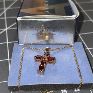 Vintage Avon Geburtsstein Kreuz Halskette Januar simulierter Granat in Box - Bild 1 von 5