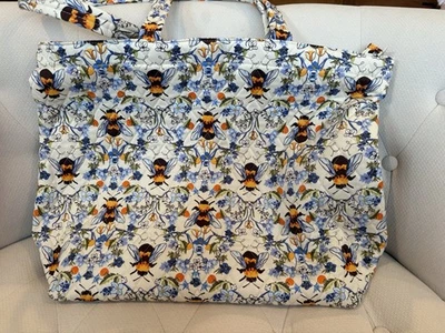 NWT! Vera Bradley Original Tote BEE GARDEN Free Shipping! - Image 1 of 4