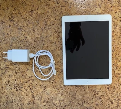Apple iPad Air 1. Generation A1474, 16GB, WiFi, weiß - Bild 1 von 4
