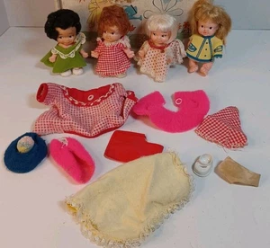 Lotto vintage di 4 adorabili bambole PeeWee e vestiti extra di Uneeda anni 60 - Foto 1 di 5