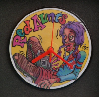 RED AUNTS (PUNK BAND)  PICTURE DISC Original Record Wall / Desk CLOCK PD71033 . - Image 1 of 3