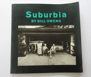Suburbia by Bill Owens Paperback Black &White Pictures 1973 Social Life Culture - Imagen 1 de 12