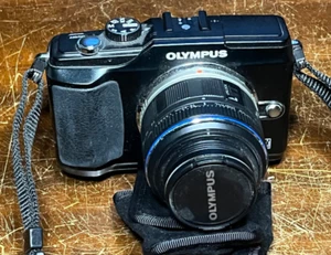 OLYMPUS E-PL2 lens kit mirrorless single lens kit. Good Condition - Picture 1 of 5