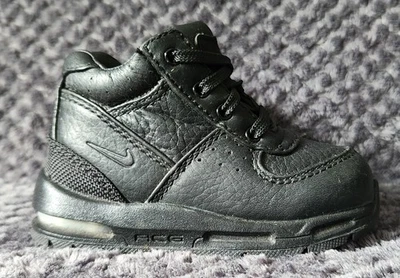 Botas impermeables Nike Air ACG Goadome de cuero negro; niño pequeño talla 5,5C Foto 1 de 4