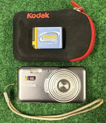 Cámara digital Kodak EasyShare V1003 10,2 MP plateada con batería (sin cargador) Foto 1 de 4