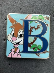 Prendedor de colección misteriosa del alfabeto de personajes "B" Brer Rabbit Disney lanzamiento limitado - Imagen 1 de 3