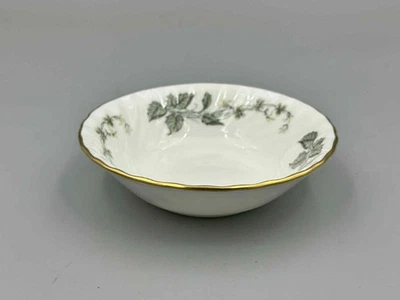 Minton Greenwich Fluted Edge - 5,1/4" Sweet Bowl - Image 1 of 2