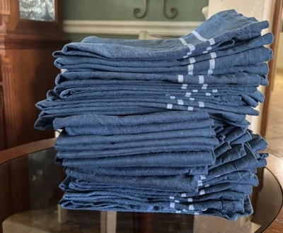 30 servilletas tipo algodón/lino. Usado para una cena de ensayo. Almacenamiento libre de humo Foto 1 de 4