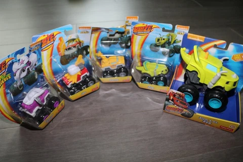 LOT 5 BLAZE AND THE MONSTER MACHINE TRUCKS FERRIS ELEPHANT STARLA ZEG JOE RARE Cover
