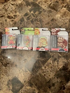 World of Nintendo Figure Series 1-5 Lot 8 Bit Link,Mario, Donkey Kong & Skull KD - Picture 1 of 2