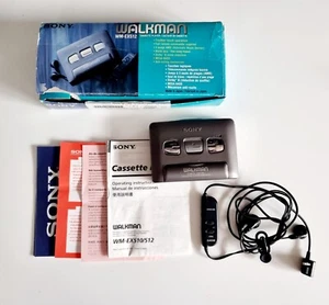 Nuovo raro Walkman lettore cassette SONY WM-EX512, tutti gli accessori in scatola funzionanti - Foto 1 di 12