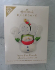 2011 Hallmark Ornament - Special Edition - Frosty Fun Decade - Red Scarf - Picture 1 of 1