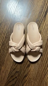 Universal Thread Tan Puffy Slide Sandal. NWOT. Size 8.5 Medium - Picture 1 of 8
